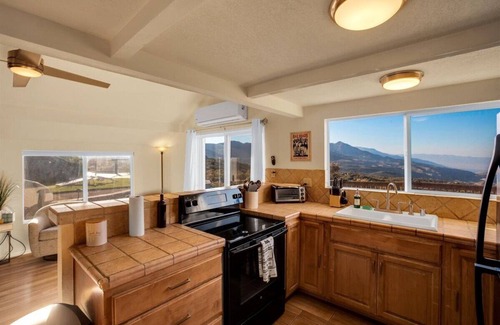 Mountain Center House | The Springcrest Chalet