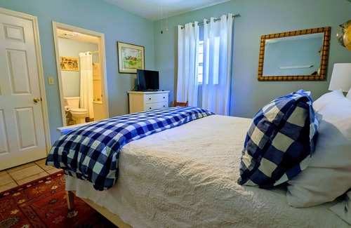 Buena Vista Hotel | The Springdale Room at The Town House Inn - Guesthouse