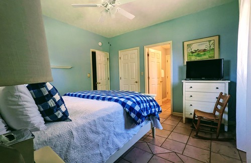 Buena Vista Hotel | The Springdale Room at The Town House Inn - Guesthouse