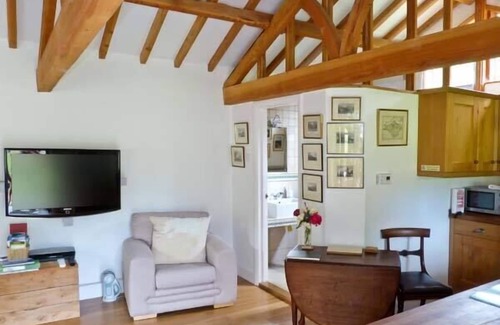 Ryde Cottage | THE SPRINGS, luxury holiday cottage, with pool in Ryde