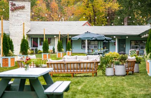 New Ashford Hotel | The Springs Motel