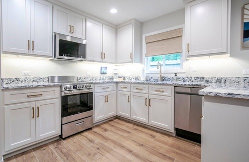 Oxford House | The Square Unit 2, Discount for S. Carolina game!