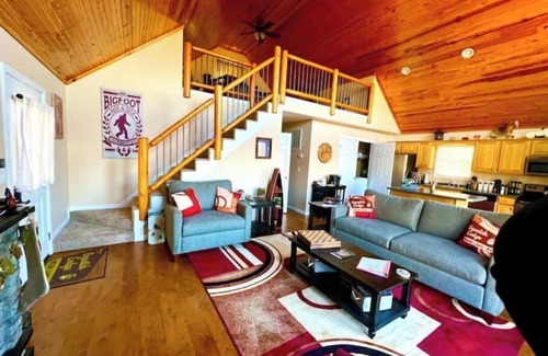 Clarkson Cabin | The Squatch Lodge