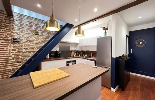 Saint-Cyprien Apartment | The St Cyp' - Bricked wall and cozy in Toulouse