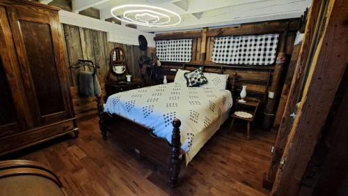 Fredonia House | The Stable at Windmill Ridge Farm