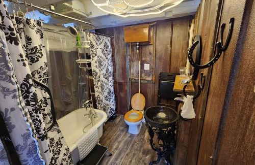 Fredonia House | The Stable at Windmill Ridge Farm