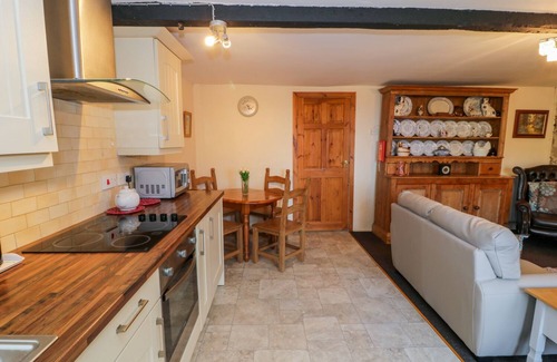 Llanbedr Cottage | THE STABLE COTTAGE, pet friendly, country holiday cottage in Llanbedr