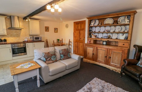 Llanbedr Cottage | THE STABLE COTTAGE, pet friendly, country holiday cottage in Llanbedr