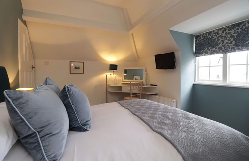 Maidstone Bed & Breakfast | The Stable Courtyard Bedrooms at Leeds Castle