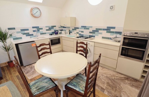 Boston House | THE STABLE, pet friendly, with a garden in Mereham Le Fen