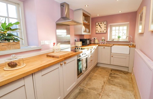 Richmond Cottage | THE STABLE, SEDBURY PARK FARM, romantic in Gilling West