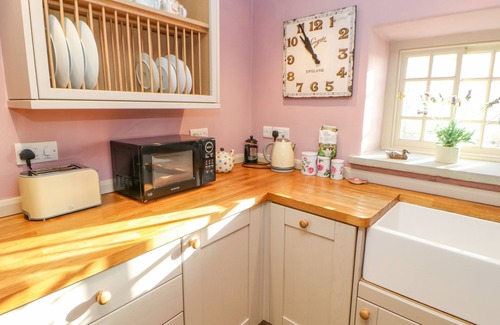 Richmond Cottage | THE STABLE, SEDBURY PARK FARM, romantic in Gilling West