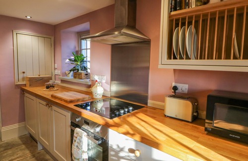 Richmond Cottage | THE STABLE, SEDBURY PARK FARM, romantic in Gilling West