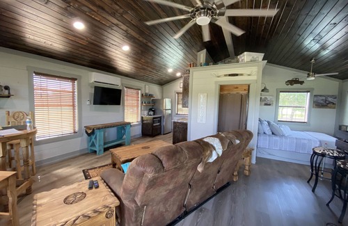 Caldwell Other | The Stablehouse at Copperas Creek - A Fully Renovated Relaxing Retreat