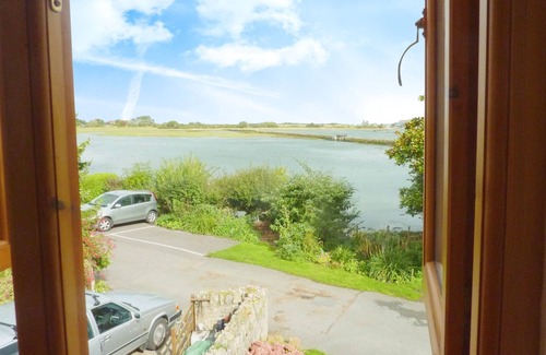 Ryde Cottage | The Stables - a house that sleeps 4 guests in 2 bedrooms