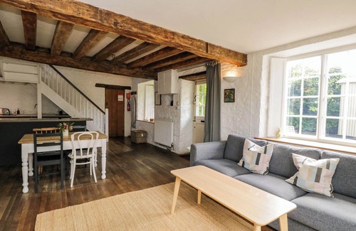 Colerne Cottage | THE STABLES AT DAUBENEYS, pet friendly, with a garden in Colerne