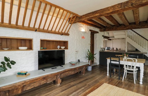 Colerne Cottage | THE STABLES AT DAUBENEYS, pet friendly, with a garden in Colerne