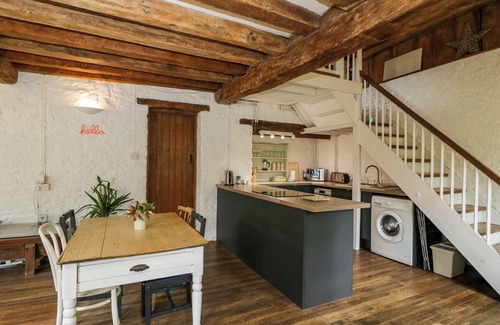 Colerne Cottage | THE STABLES AT DAUBENEYS, pet friendly, with a garden in Colerne