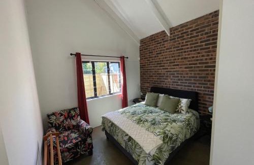 Howick Apartment | The Stables, Central Garden Cottage in Howick