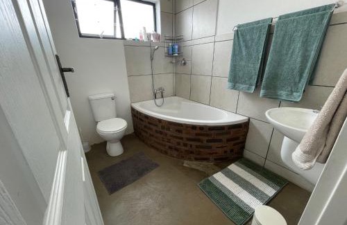 Howick Apartment | The Stables, Central Garden Cottage in Howick