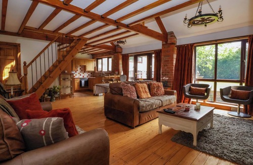 Kilham Cottage | THE STABLES, character holiday cottage, with open fire in Nafferton