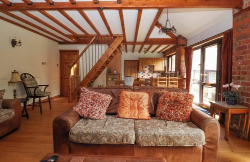 Kilham Cottage | THE STABLES, character holiday cottage, with open fire in Nafferton