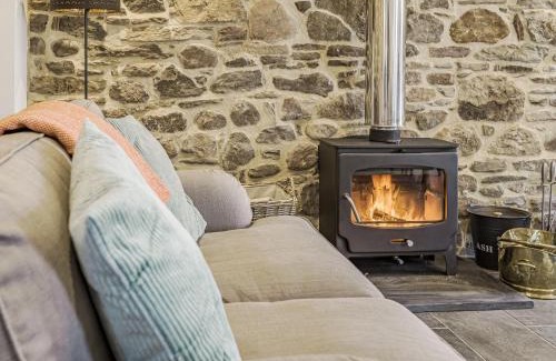 Llanvair Kilgeddin House | The Stables - Cottage