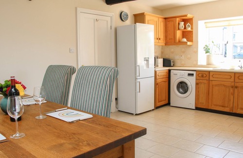 Eaton Mascott Cottage | THE STABLES, family friendly, character holiday cottage in Shrewsbury