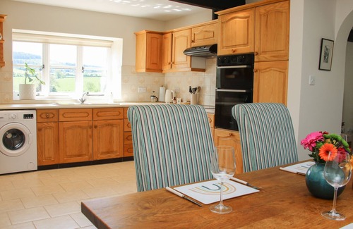 Eaton Mascott Cottage | THE STABLES, family friendly, character holiday cottage in Shrewsbury