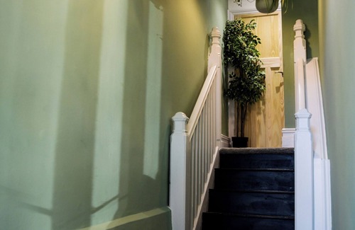 Trafford Apartment | The Stables Flat, Altrincham Diggers