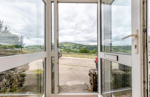 Corwen Apartment | The Stables