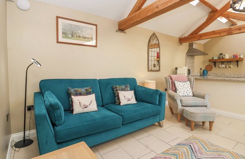 Driffield Cottage | THE STABLES, pet friendly, with a garden in Bridlington