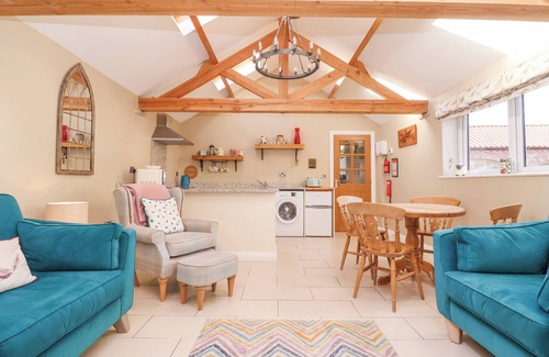 Driffield Cottage | THE STABLES, pet friendly, with a garden in Bridlington