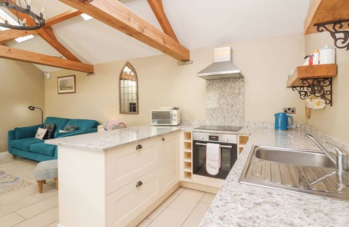 Driffield Cottage | THE STABLES, pet friendly, with a garden in Bridlington