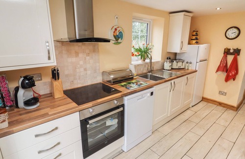 Chester Cottage | THE STABLES, pet friendly, with a garden in Chester