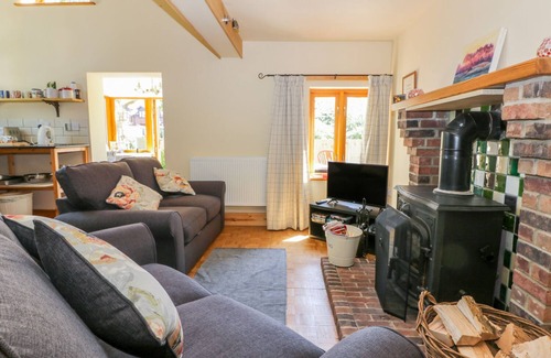 Roos Cottage | THE STABLES, pet friendly, character holiday cottage in Roos