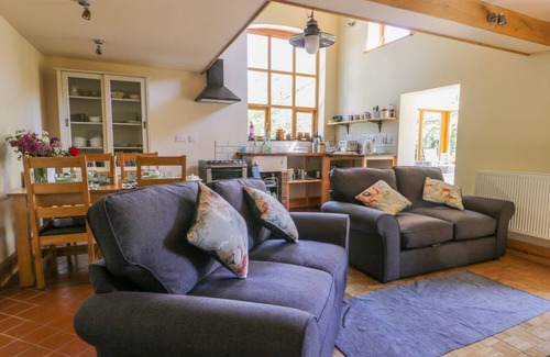 Roos Cottage | THE STABLES, pet friendly, character holiday cottage in Roos
