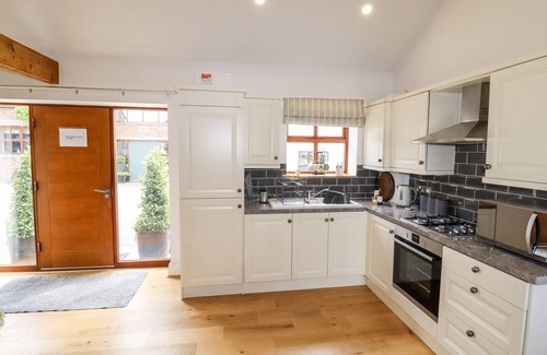 Longton Cottage | THE STABLES, romantic, country holiday cottage in Walmer Bridge