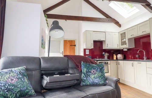 St. Columb Major Cottage | THE STABLES, romantic, with a garden in St Columb Major