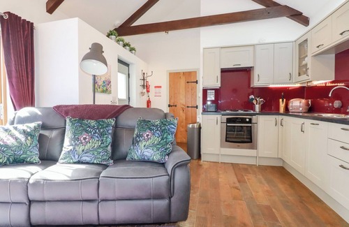St. Columb Major Cottage | THE STABLES, romantic, with a garden in St Columb Major