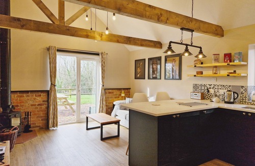 Shirrell Heath Cottage | The Stables, Wickham - a barn conversion that sleeps 2 guests in 1 bedroom