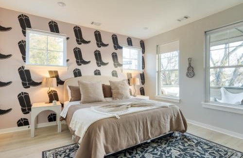 McFerrin Park House | The Stage by AvantStay Chic 4BDR w Covered Balcony Modern Newly Built
