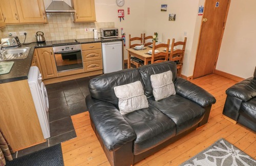 Llanrhidian Higher Cottage | THE STALL, pet friendly, character holiday cottage in Llanmorlais