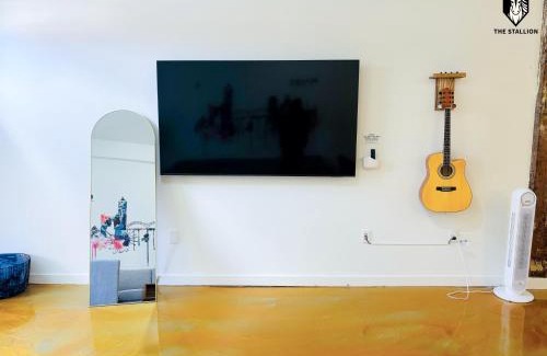 Downtown Memphis Apartment | The Stallion #104 - Brand New Modern Spacious Loft with Patio - Walkable to attractions