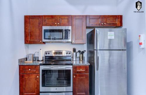 Downtown Memphis Apartment | The Stallion #107 - Modern Spacious Loft in Downtown with free parking