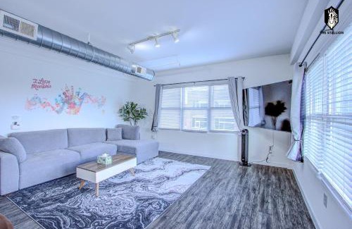 Downtown Memphis Apartment | The Stallion #305 - Walk to Attractions - Modern Spacious 1BD Loft in Memphis Downtown