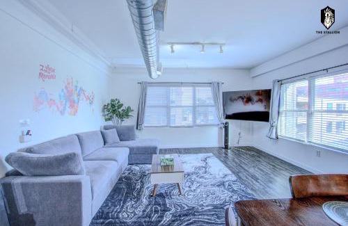 Downtown Memphis Apartment | The Stallion #305 - Walk to Attractions - Modern Spacious 1BD Loft in Memphis Downtown