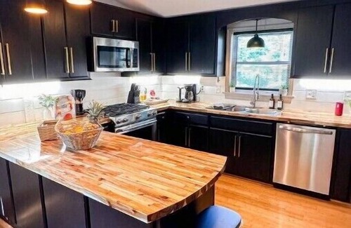 Lynchburg House | The Stardust Homen