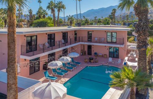 Tahquitz River Estates Hotel | The Stardust Hotel - Adults Only