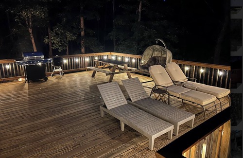 Points Ski Chalet | THE STARGAZER: Private lake access w/wood burning fireplace, wraparound deck